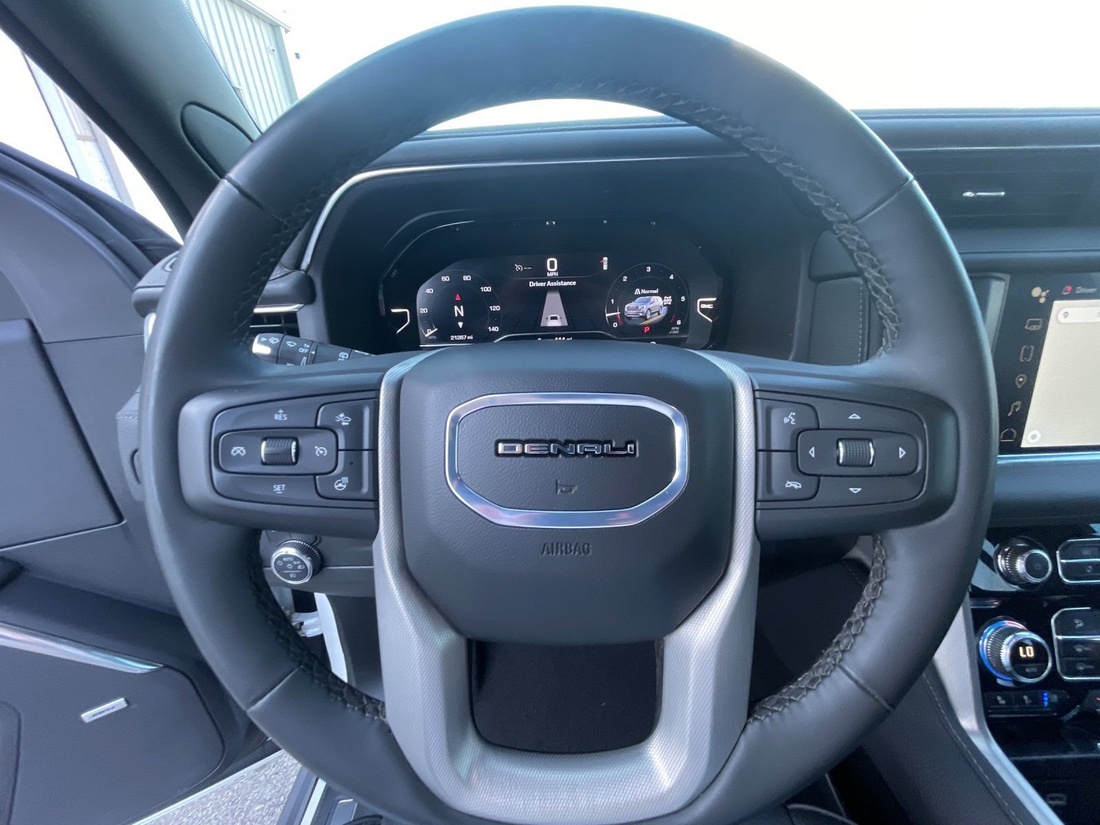 Used 2024 GMC Yukon Denali AWD/4WD image 30