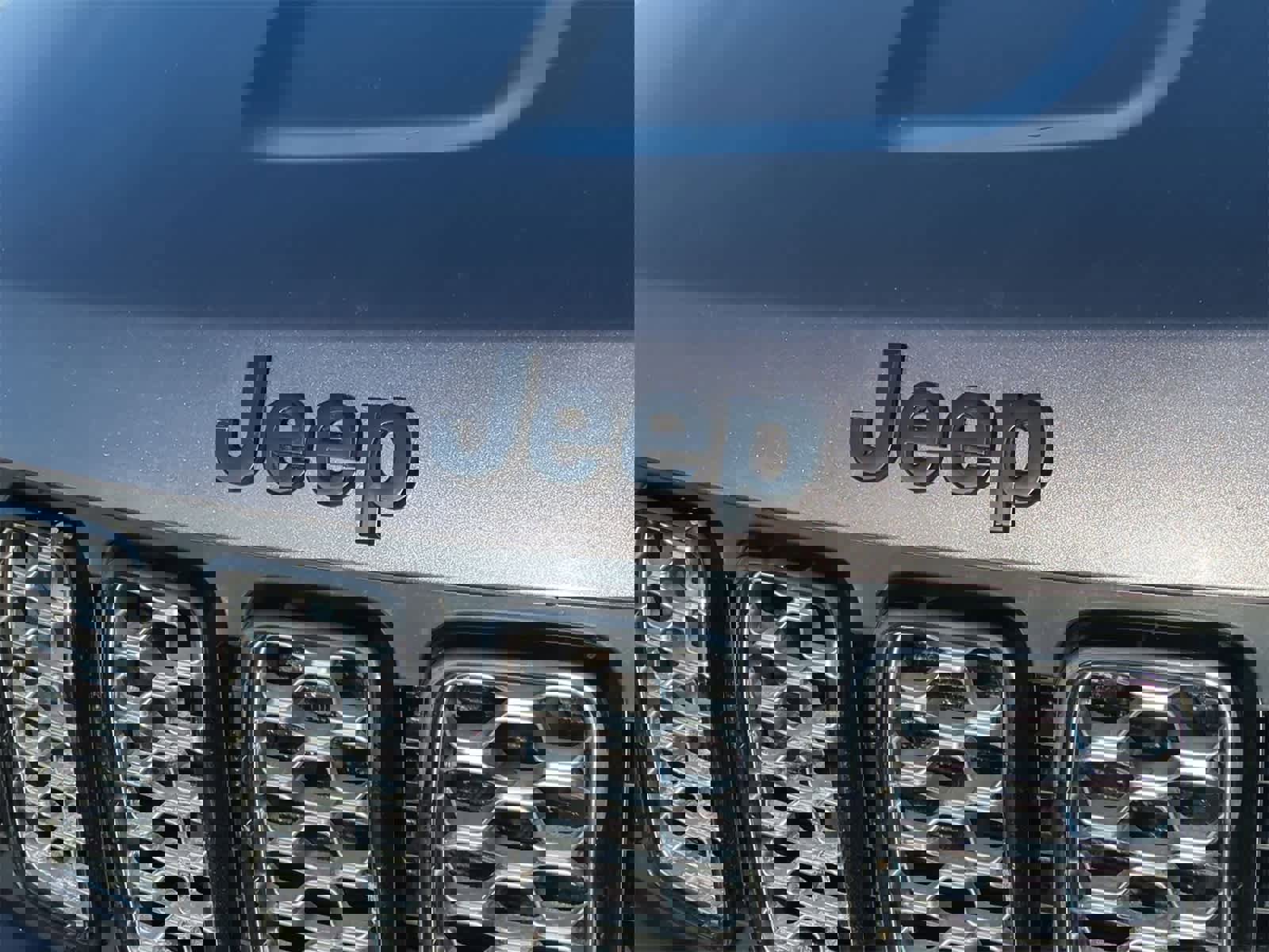 Used 2019 Jeep Grand Cherokee Altitude image 12