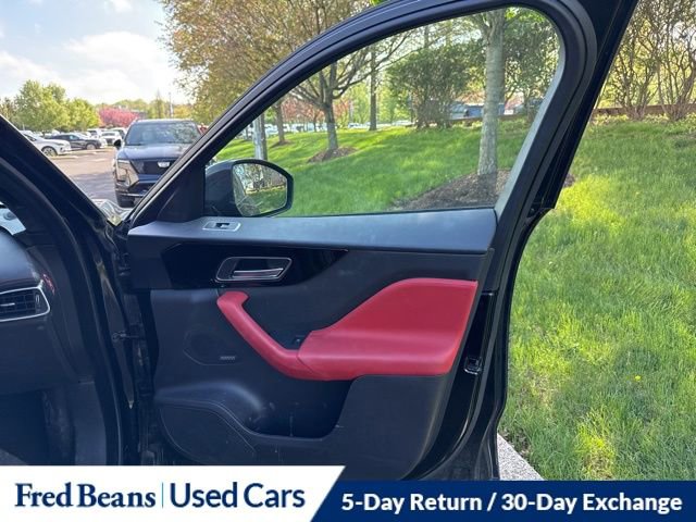 Used 2019 Jaguar F-PACE R-Sport image 16