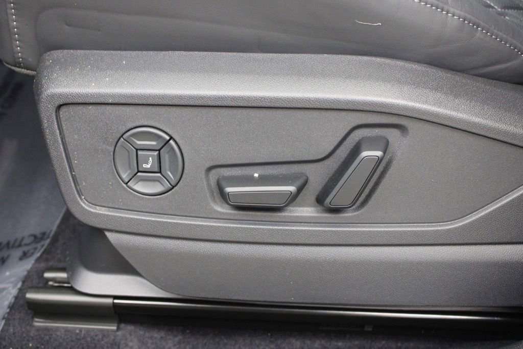 New 2025 Audi SQ5 Prestige image 19