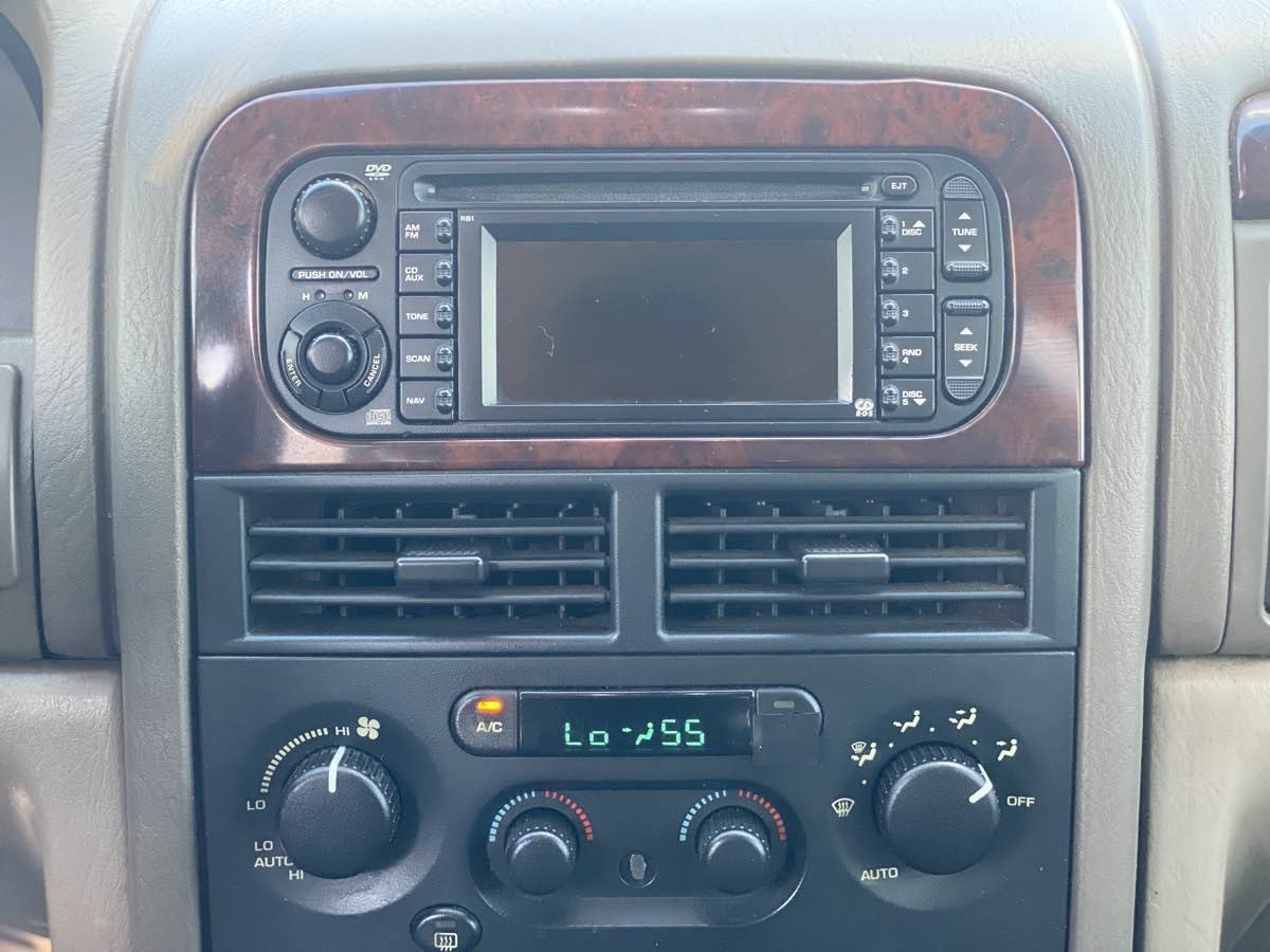 Used 2004 Jeep Grand Cherokee Limited w/ Cold Weather Group RWD image 11