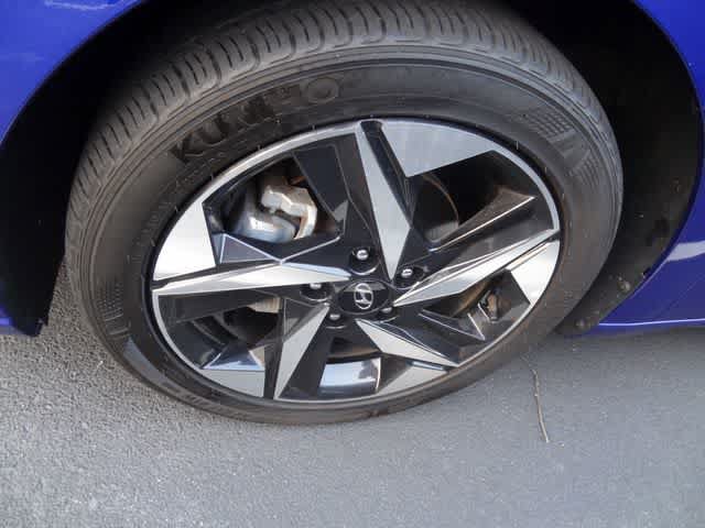 Used 2023 Hyundai Elantra SEL w/ Convenience Package FWD image 12