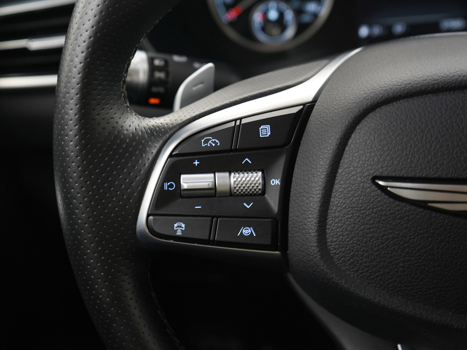 Used 2025 Genesis G70 2.5T image 23