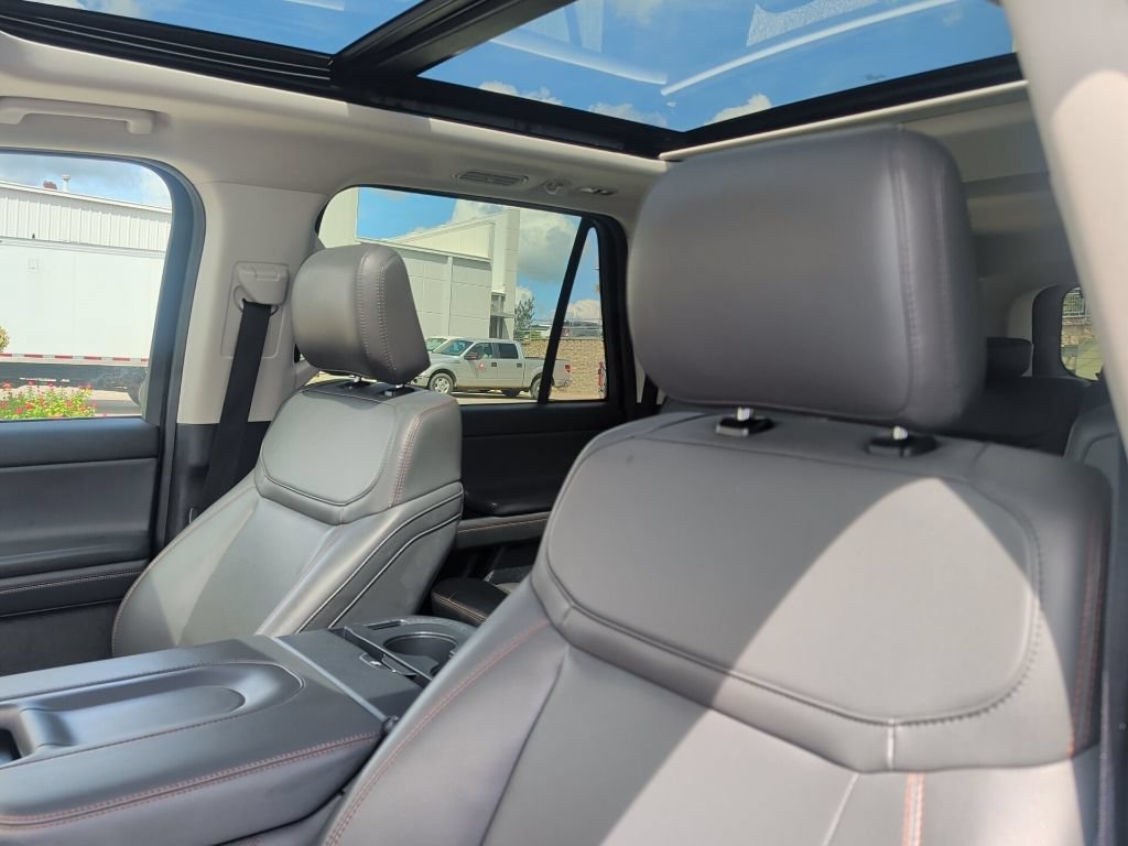 Used 2025 Ford Expedition Max Active RWD image 9