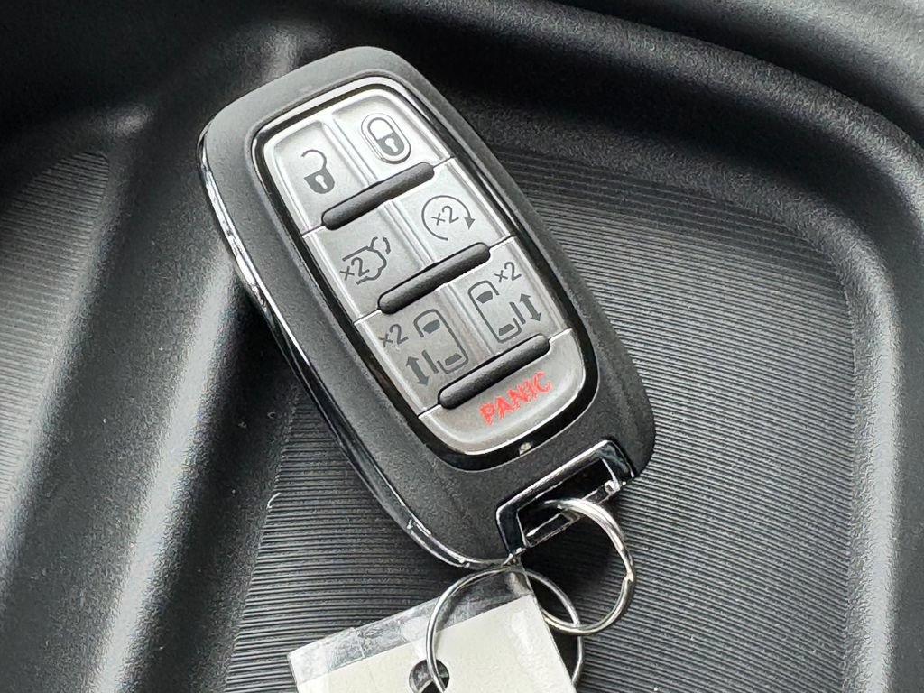 New 2027 Chrysler Pacifica Select FWD image 30
