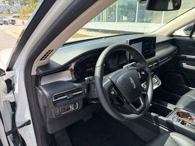Used 2024 Lincoln Corsair AWD image 12