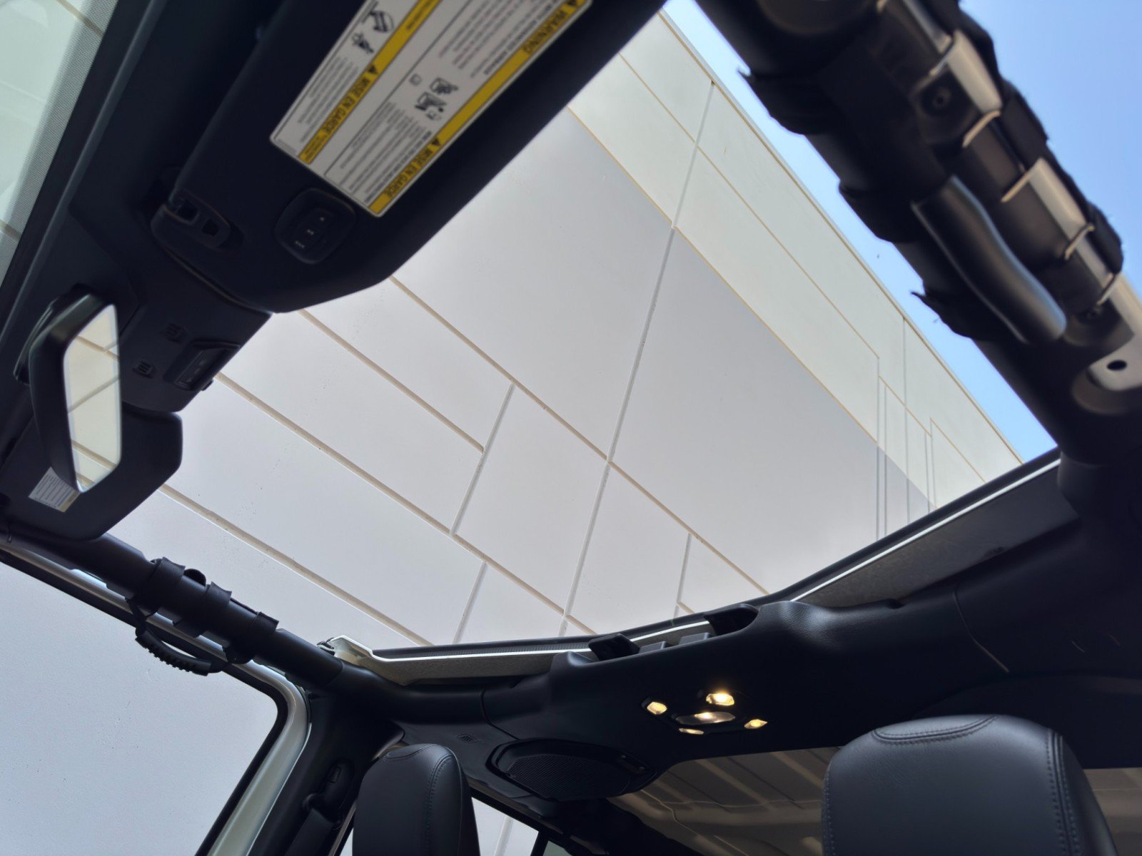 Used 2022 Jeep Wrangler Unlimited Rubicon 4xe w/ Cold Weather Group AWD/4WD image 12
