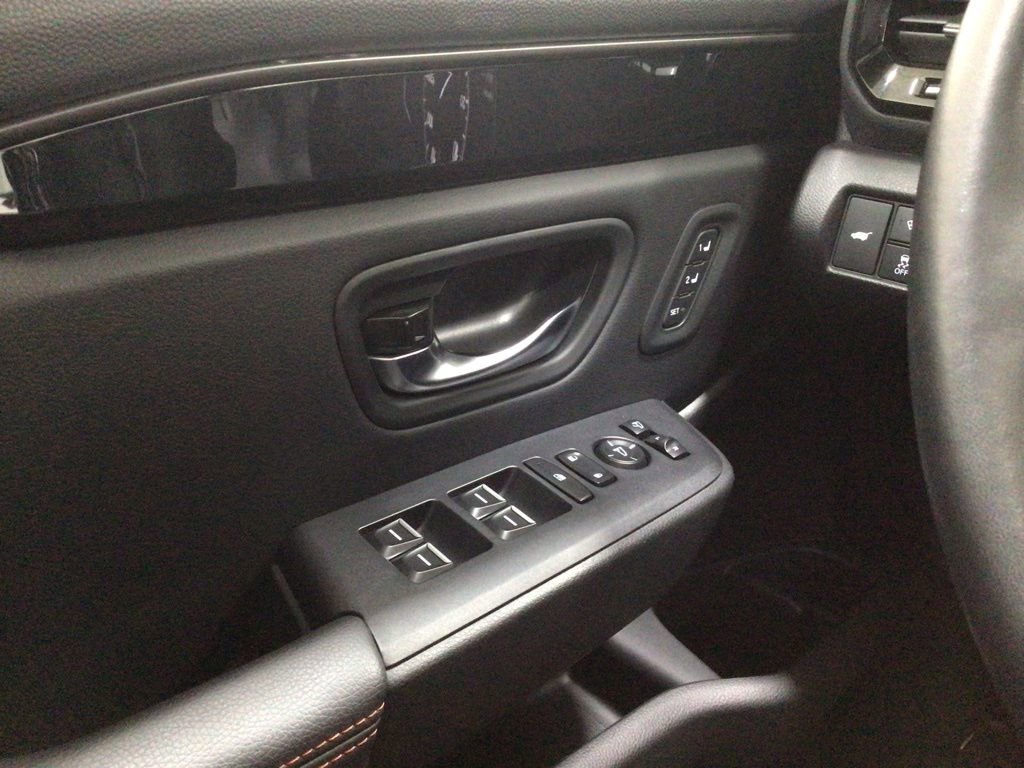 Used 2025 Honda Pilot TrailSport image 16