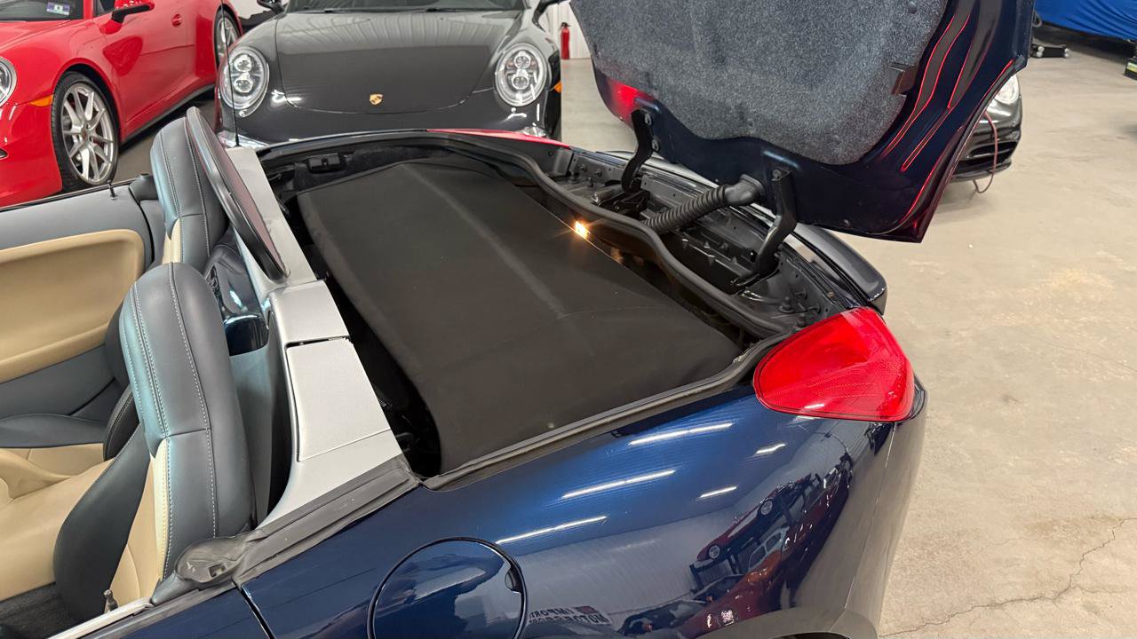 Used 2006 Pontiac Solstice Convertible w/ Premium Package RWD image 44