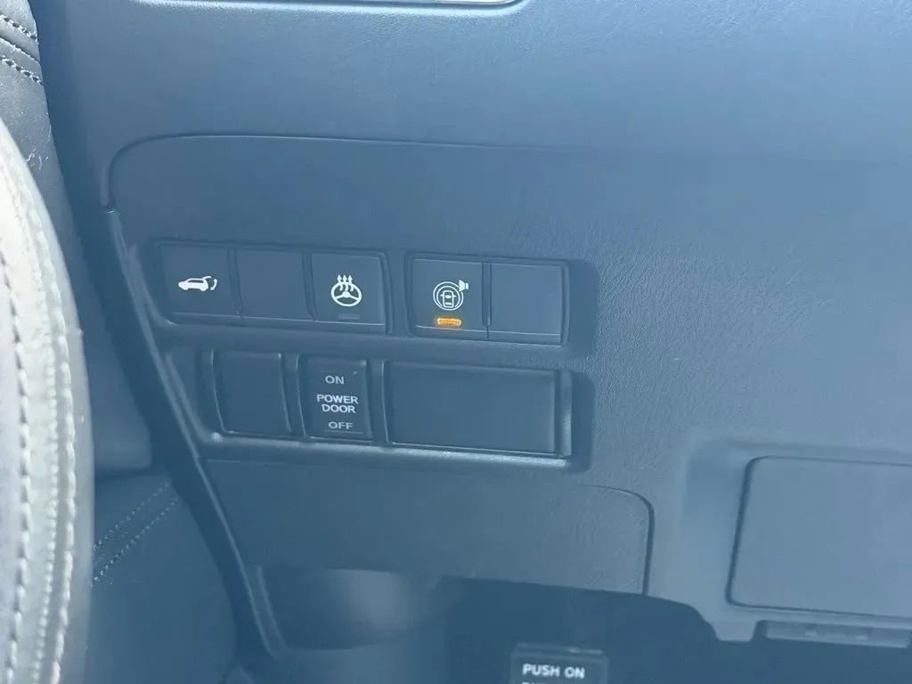 Used 2023 Nissan Armada SL w/ Captain's Chairs Package image 13