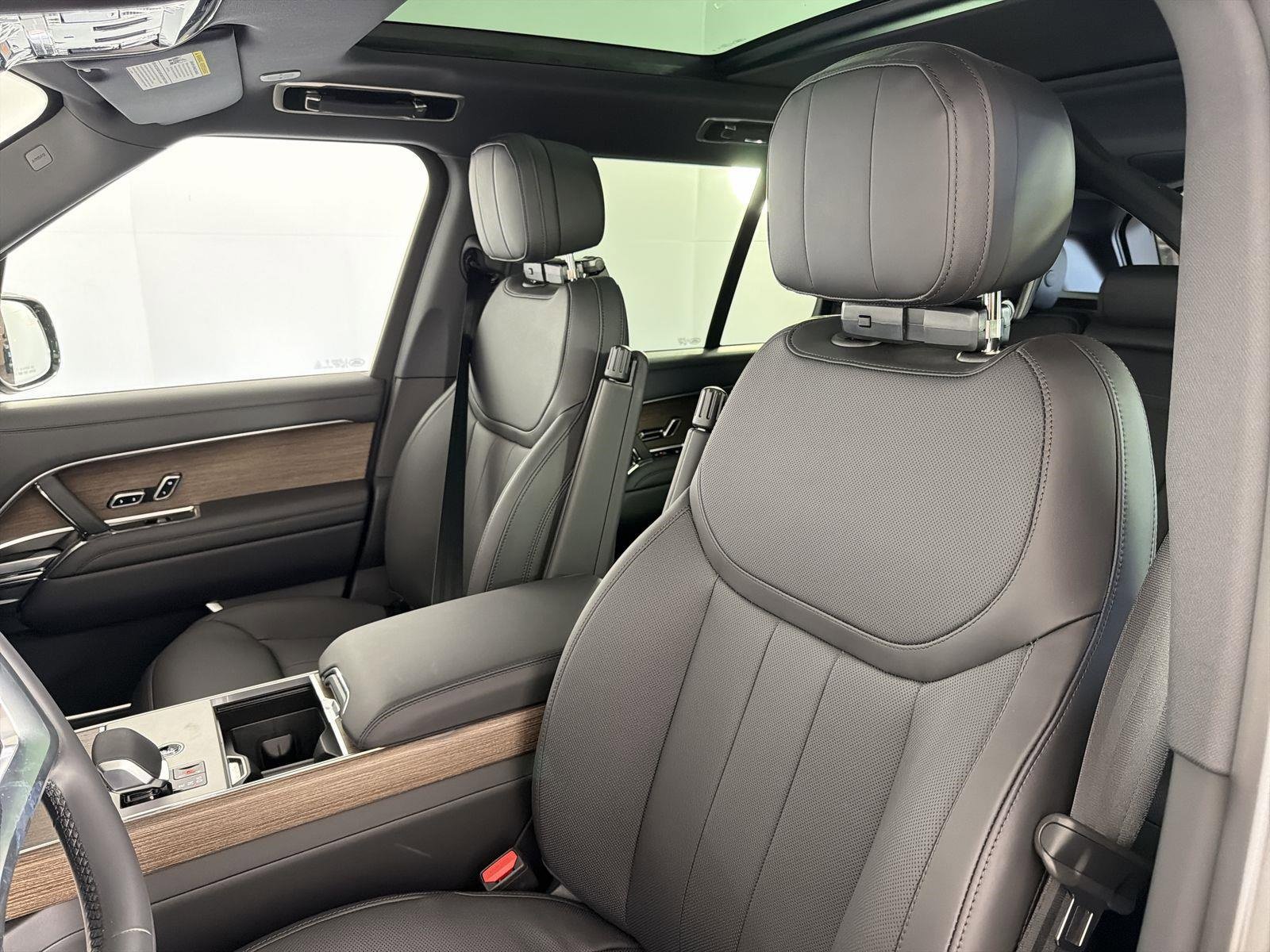 New 2025 Land Rover Range Rover SE image 25