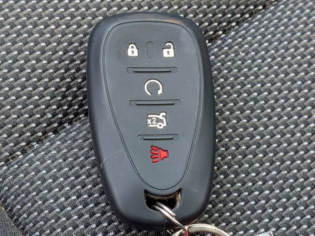 Used 2022 Chevrolet Traverse LT image 30