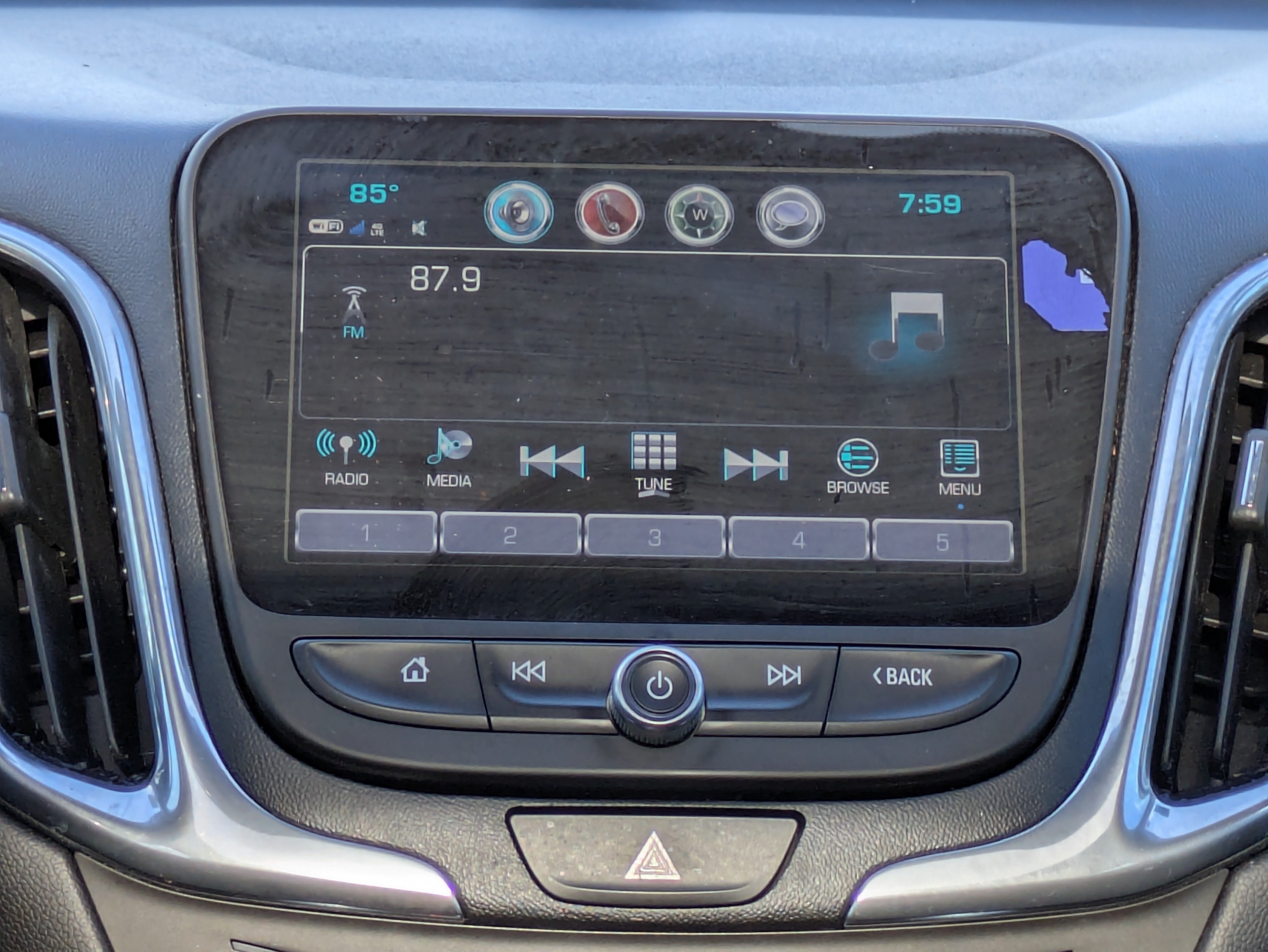 Used 2018 Chevrolet Equinox LT FWD image 18