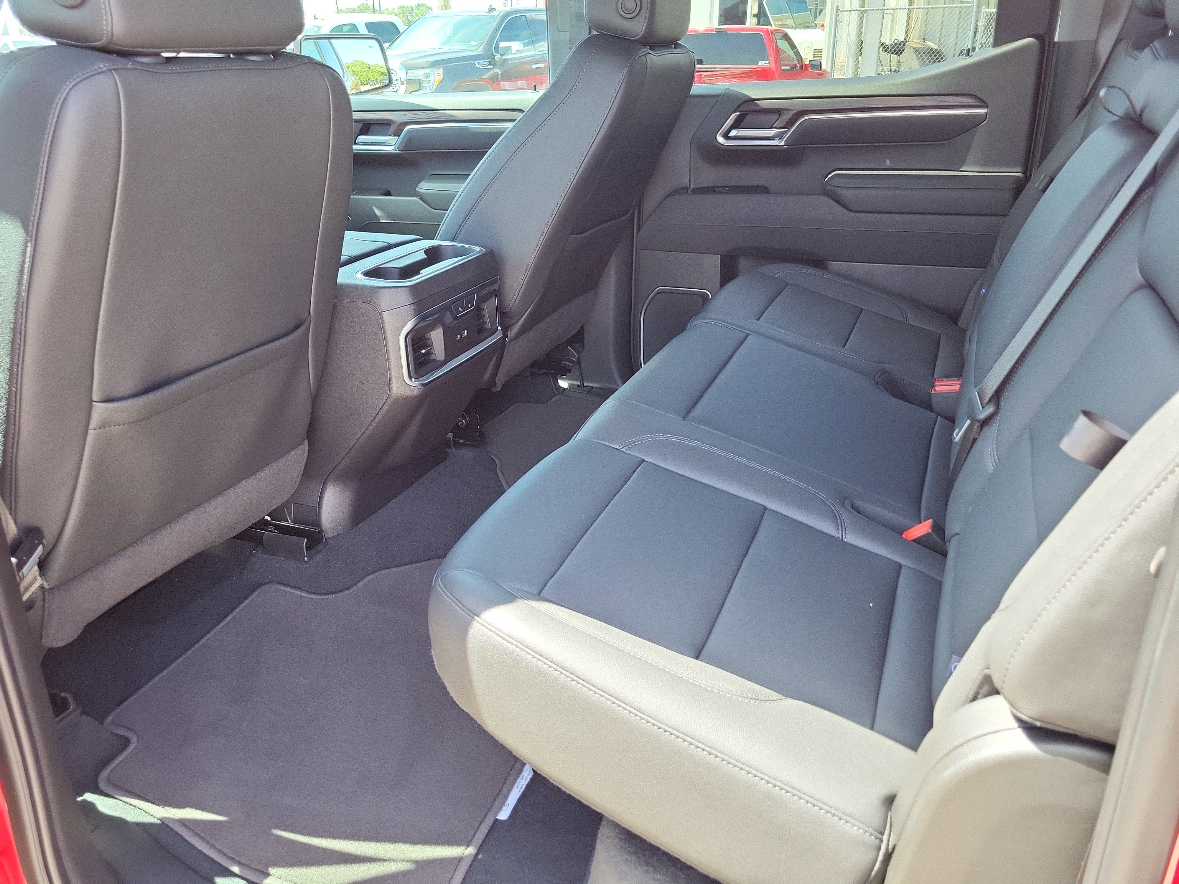 Used 2025 GMC Sierra 1500 SLT image 13