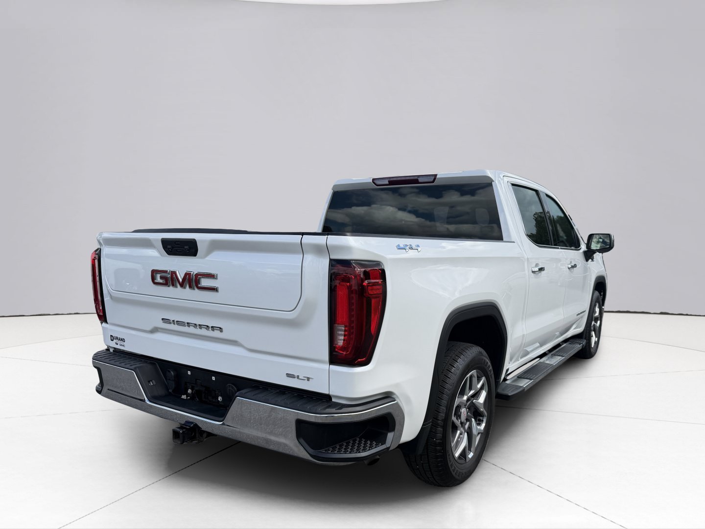 Used 2023 GMC Sierra 1500 SLT w/ SLT Premium Package AWD/4WD image 8