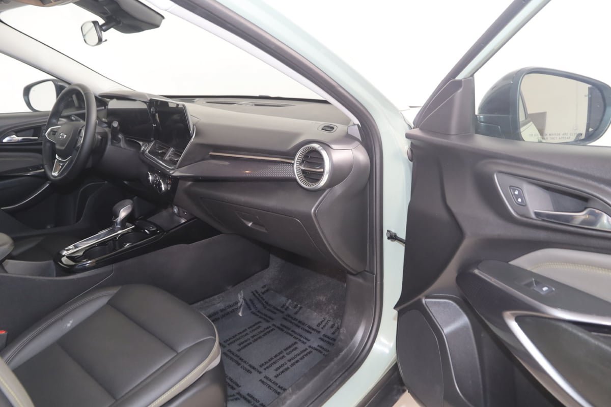 Used 2026 Chevrolet Trax ACTIV w/ Driver Confidence Package FWD image 33