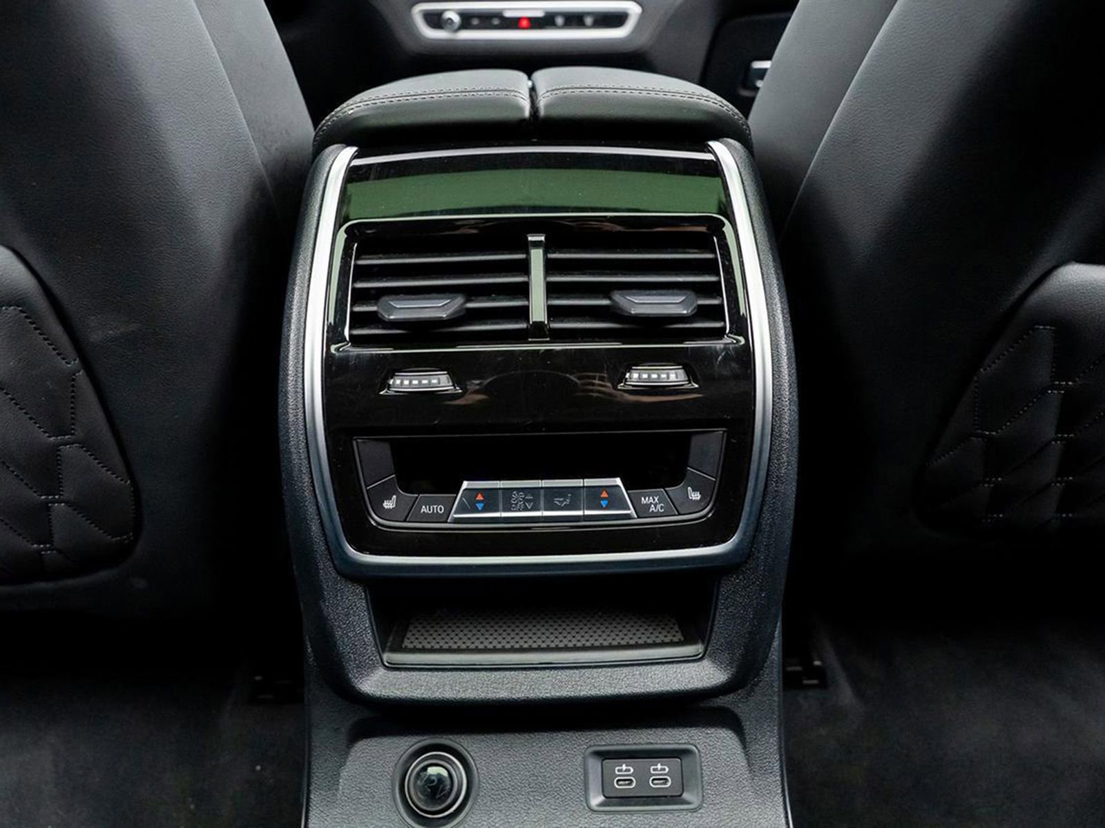 Used 2023 BMW X7 xDrive40i w/ Premium Package image 48