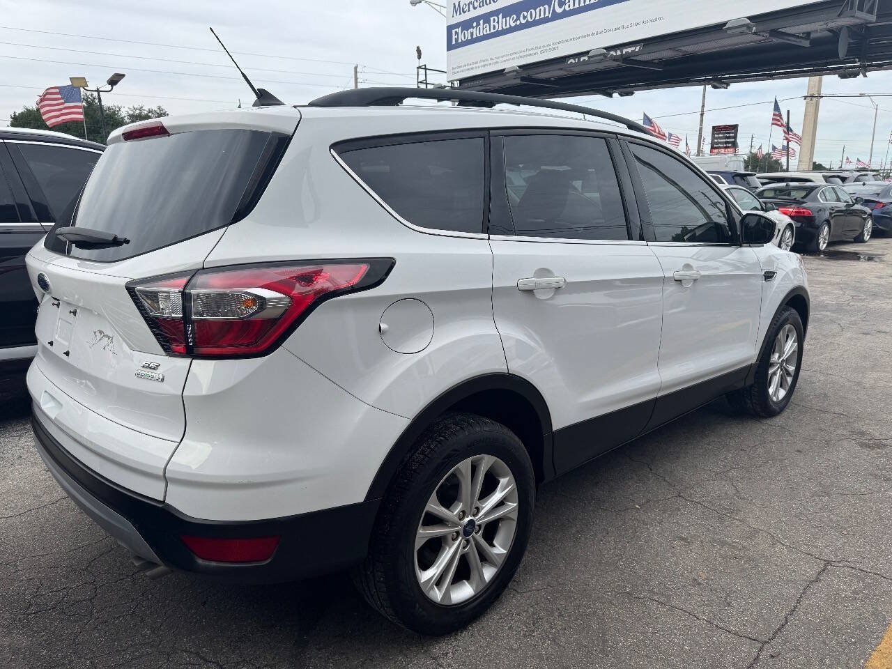 Used 2018 Ford Escape SE w/ SE Sync 3 Package FWD image 3