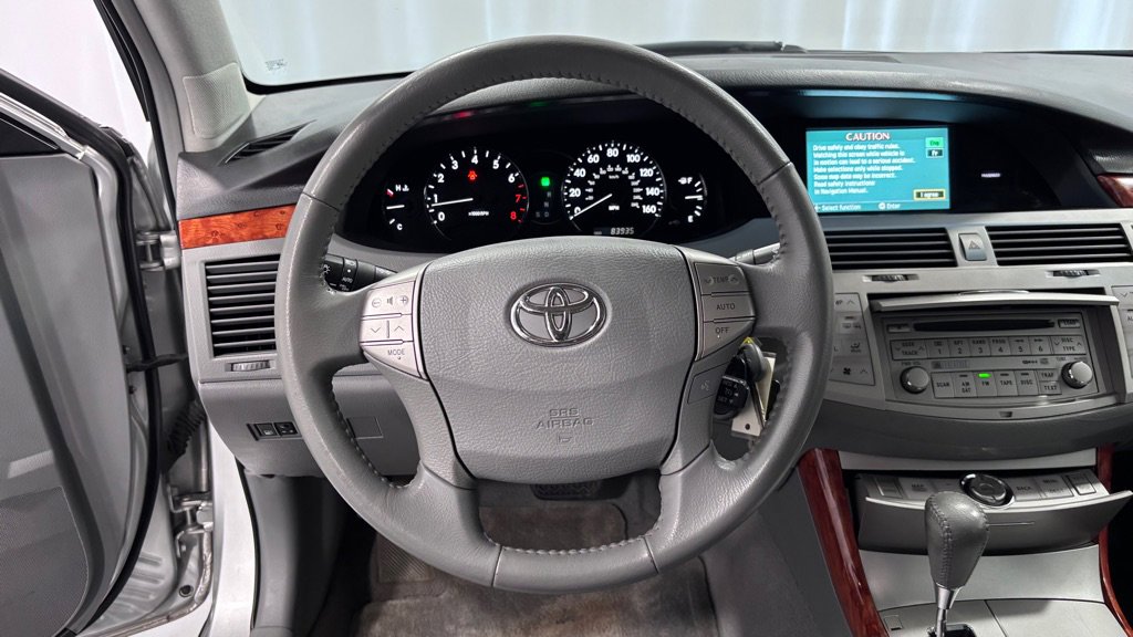 Used 2005 Toyota Avalon XLS image 13