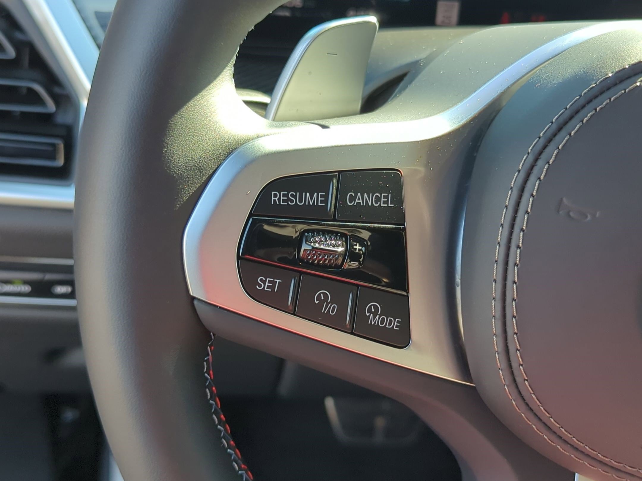 Used 2025 BMW X7 M60i w/ Executive Package image 19