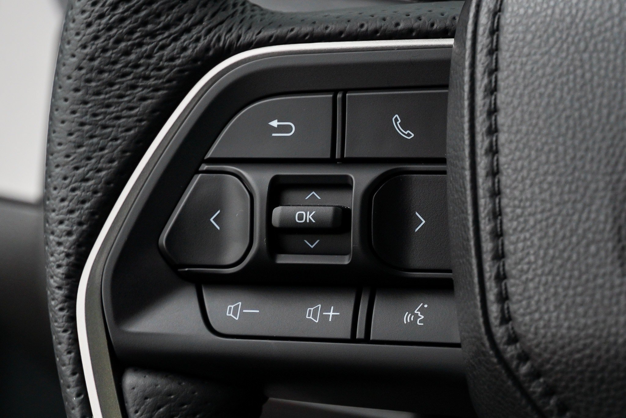 Certified 2025 Toyota Tacoma TRD Off-Road AWD/4WD image 31