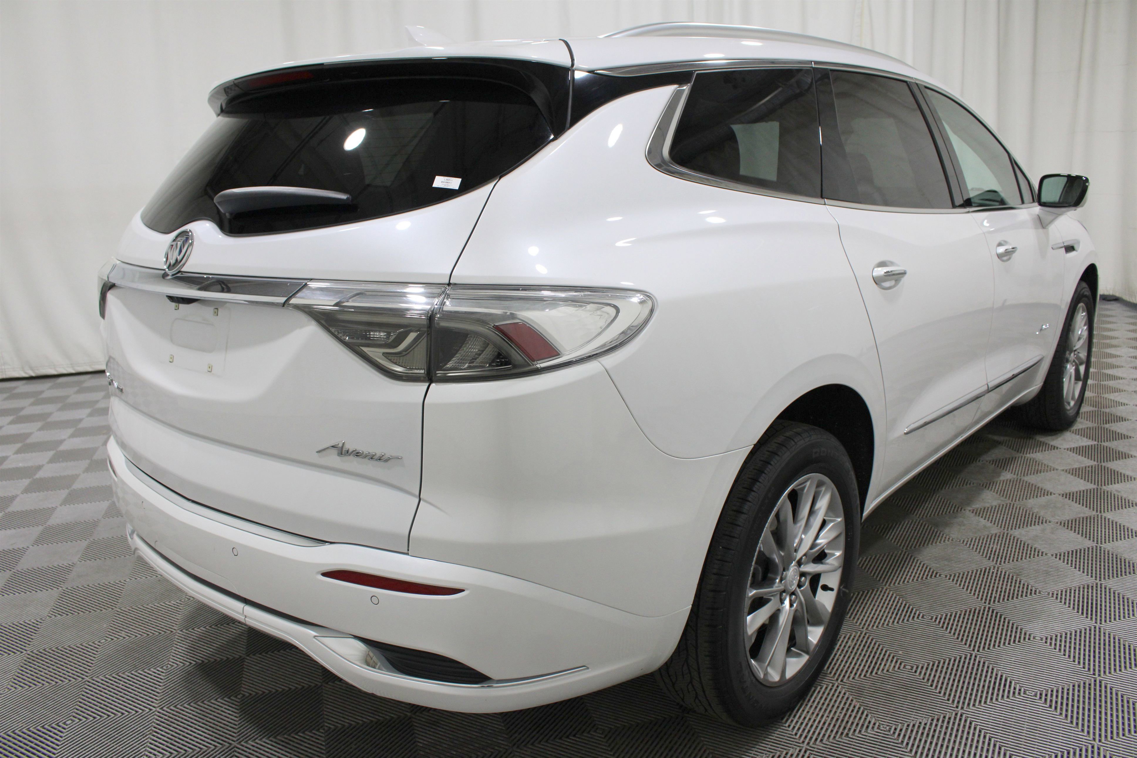 Used 2022 Buick Enclave Avenir w/ Avenir Technology Package AWD/4WD image 24