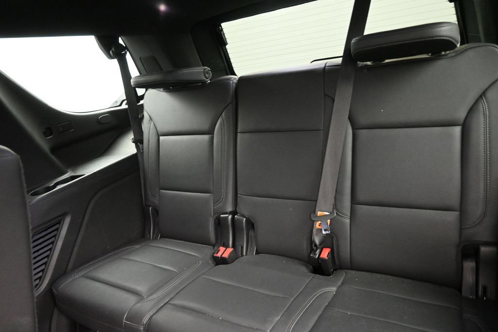 Used 2022 Chevrolet Tahoe Z71 w/ Luxury Package AWD/4WD image 16