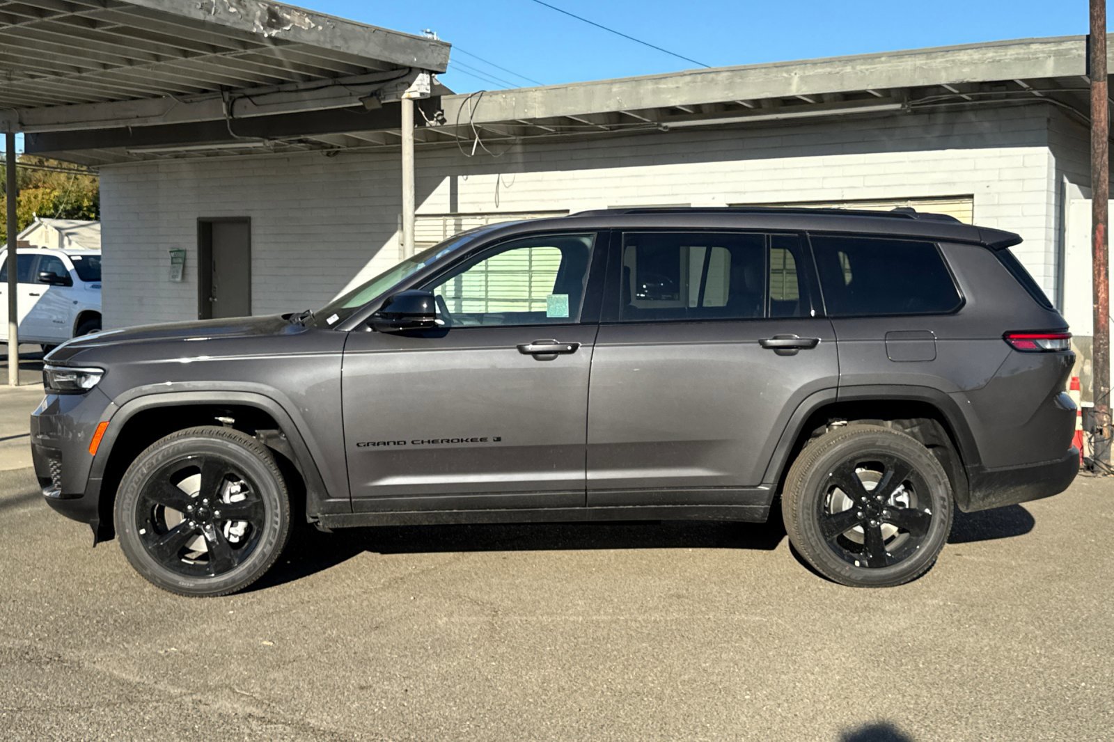 New 2025 Jeep Grand Cherokee L Altitude image 6