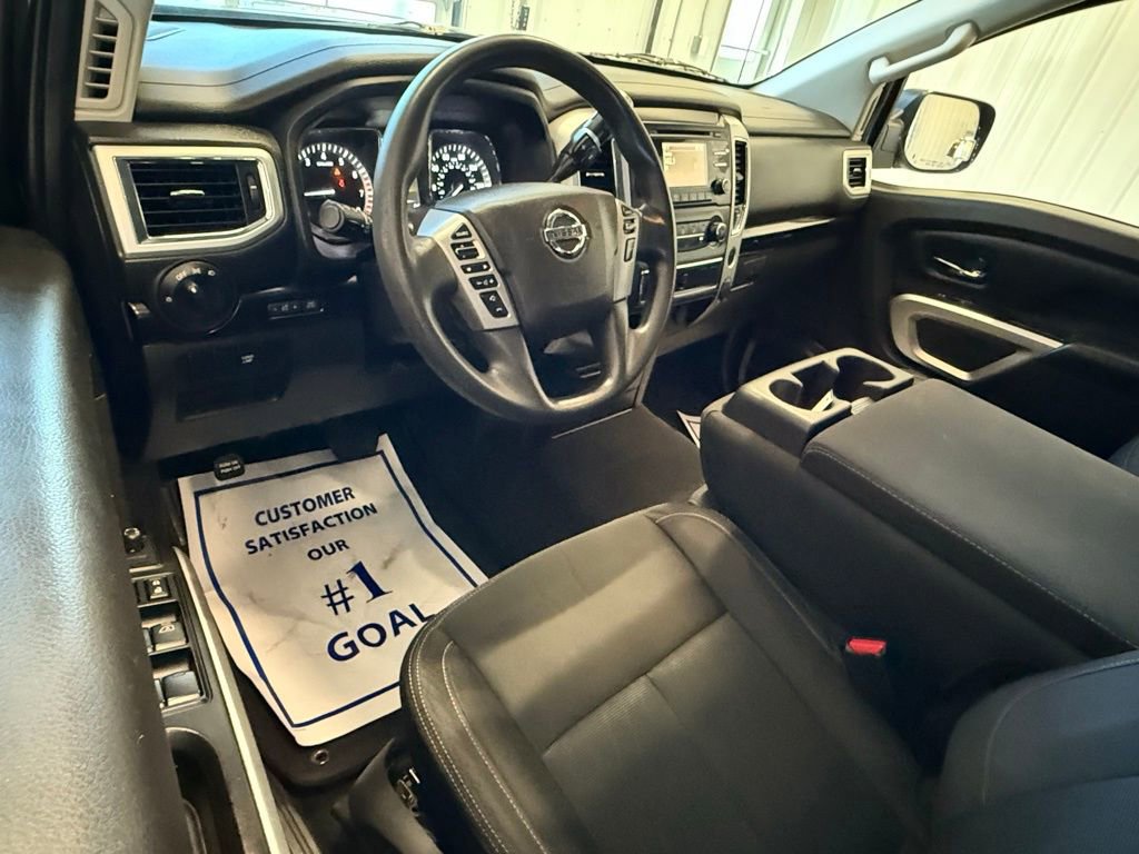 Used 2018 Nissan Titan SV image 20