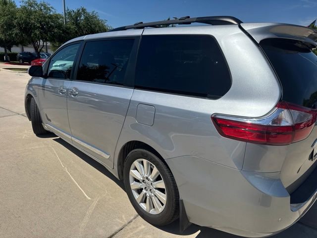 Used 2017 Toyota Sienna Limited Premium FWD image 6