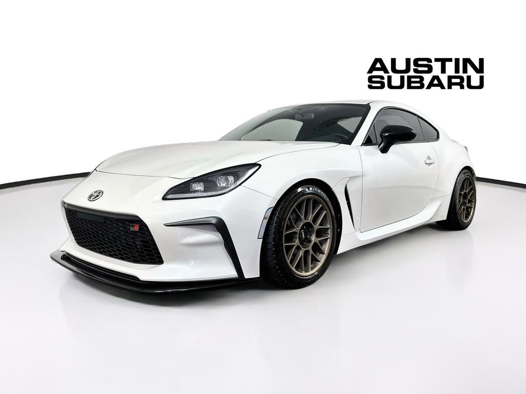 Used 2024 Toyota GR86 RWD image 3