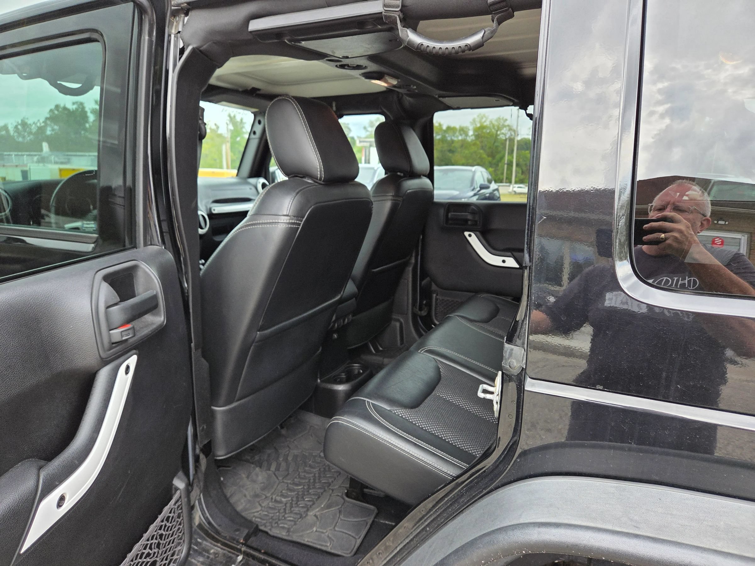 Used 2015 Jeep Wrangler Unlimited Sahara w/ Quick Order Package 24X AWD/4WD image 18