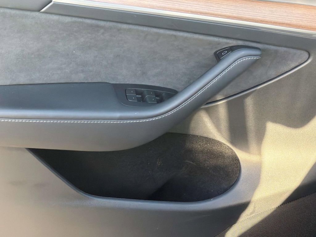 Used 2024 Tesla Model Y Performance image 26