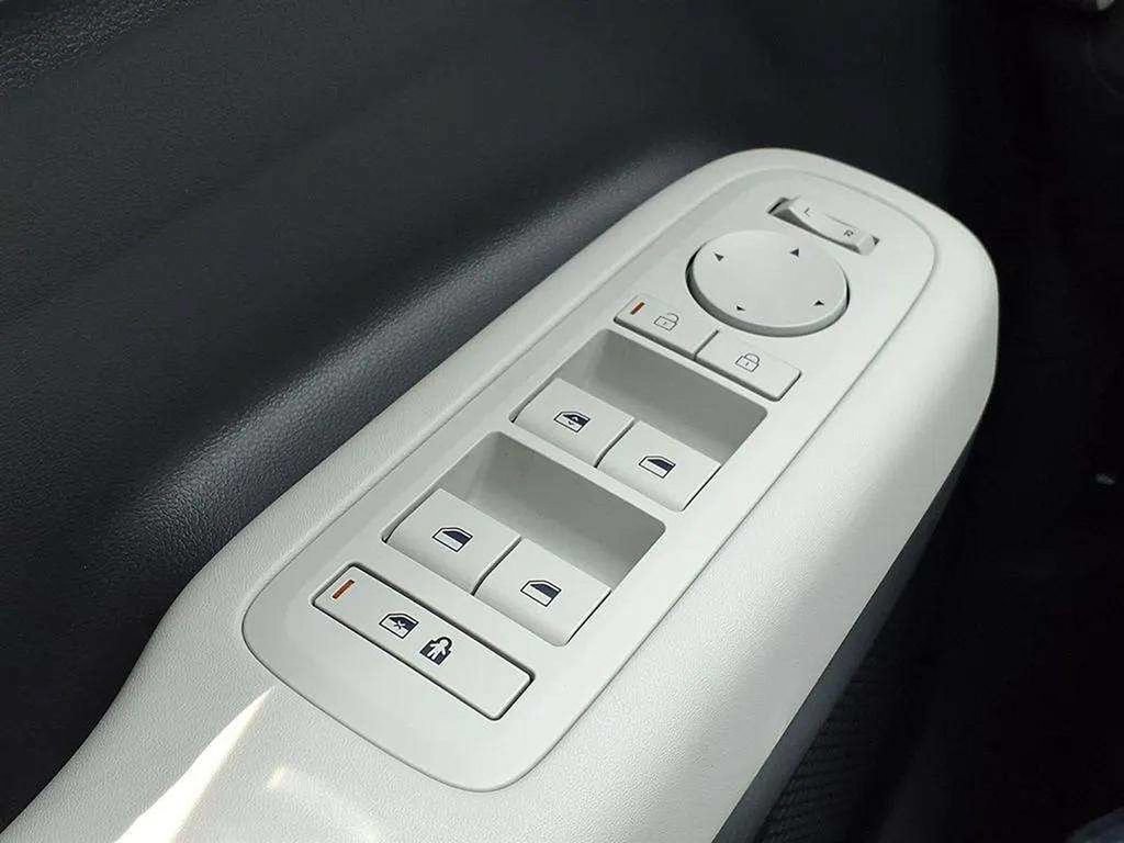 New 2026 Hyundai Santa Fe SE FWD image 11
