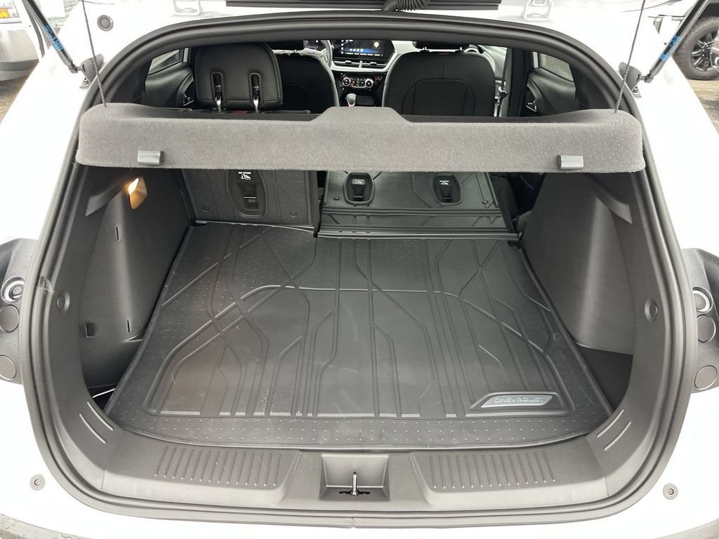 New 2026 Chevrolet Trax RS w/ Sunroof Package FWD image 23