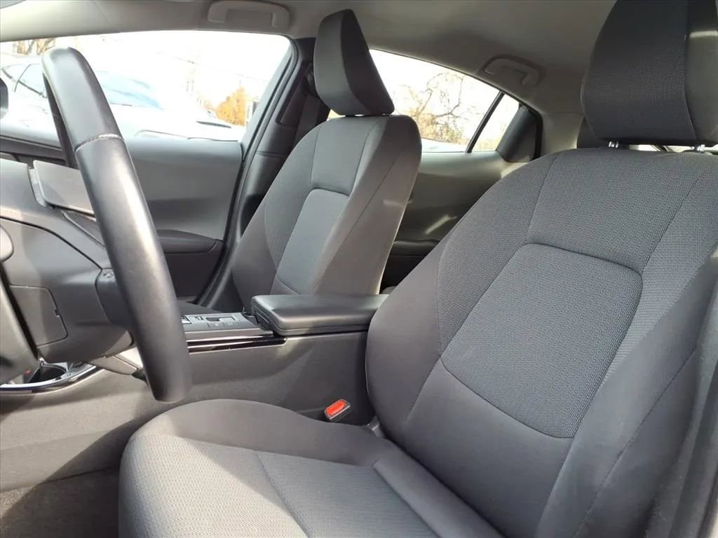 Used 2024 Toyota Prius LE image 25