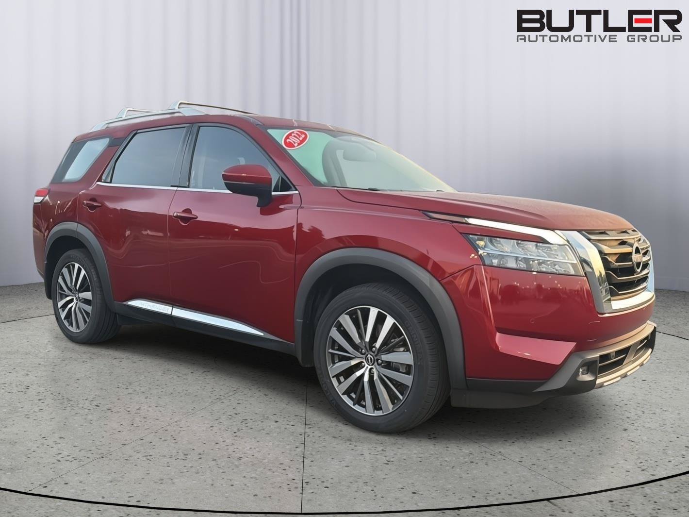 Used 2022 Nissan Pathfinder Platinum w/ Cargo Package FWD image 8