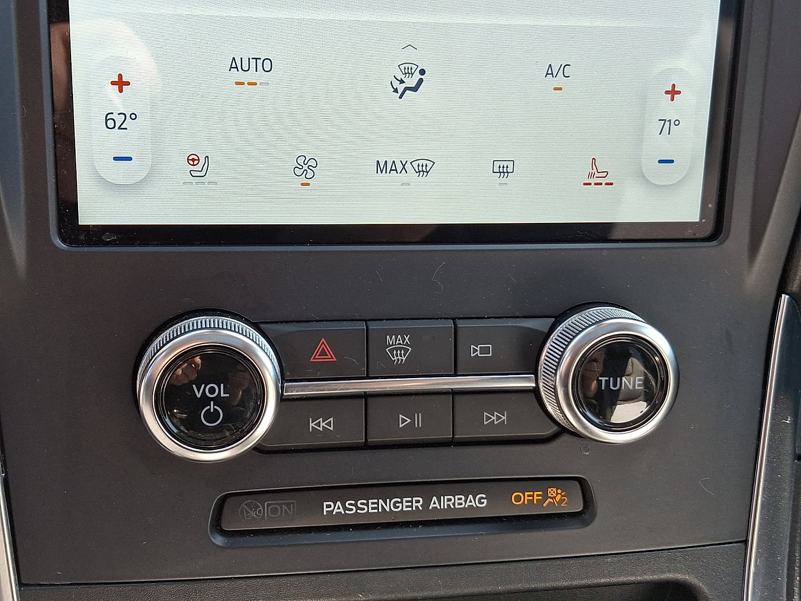 Certified 2023 Ford Edge Titanium AWD/4WD image 16