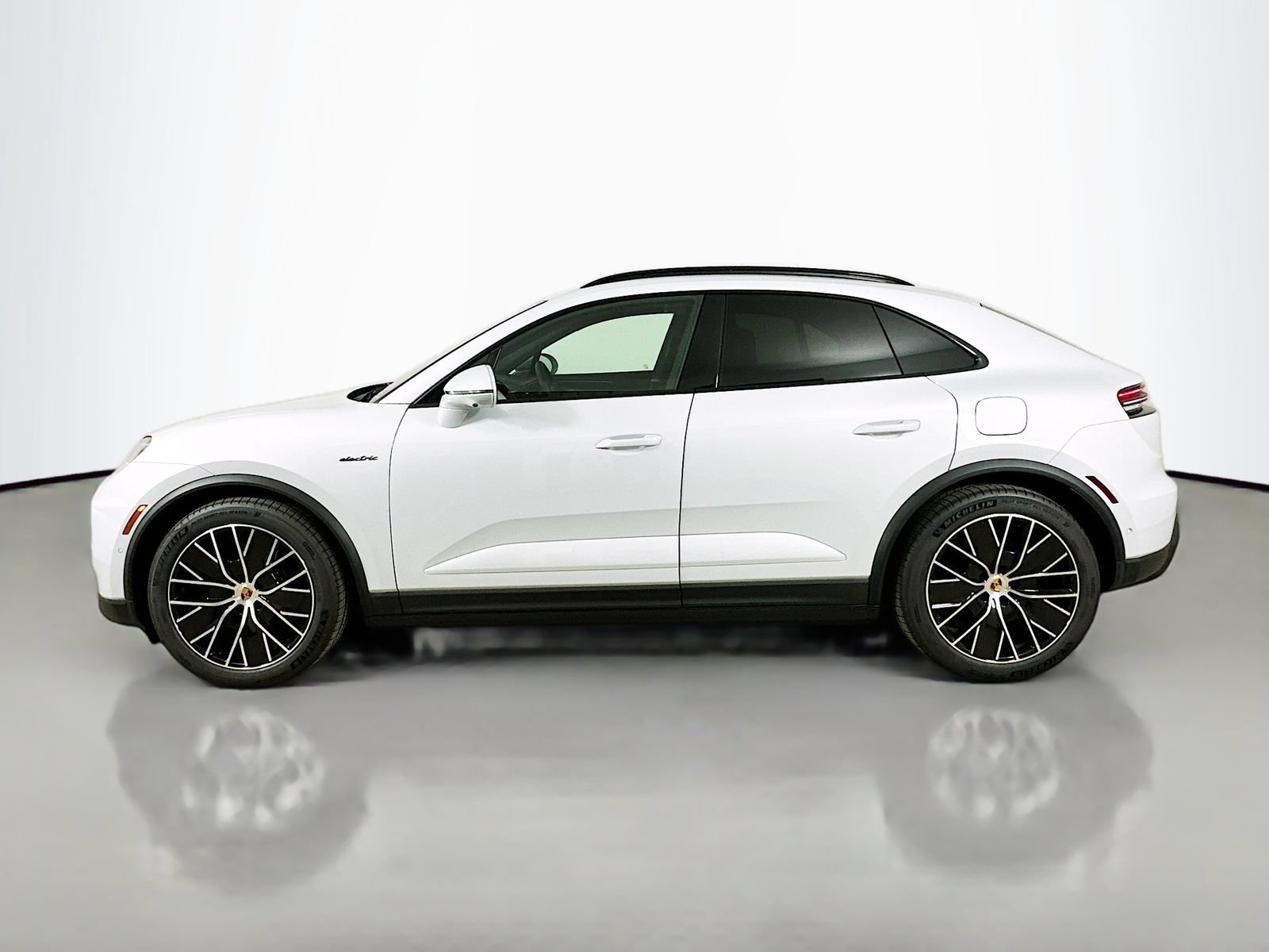 New 2026 Porsche Macan 4 Electric AWD/4WD image 8