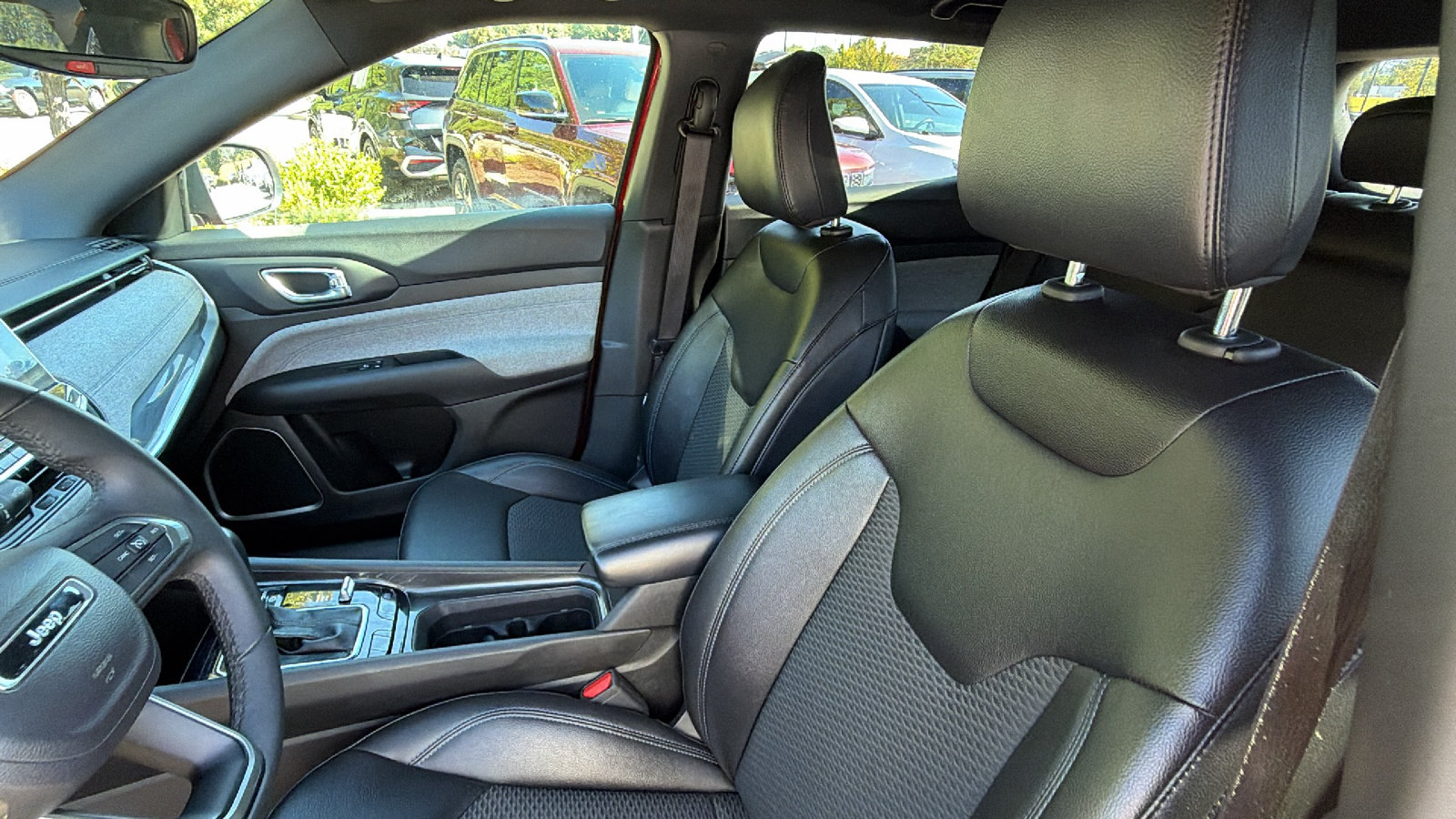 Used 2024 Jeep Compass Latitude AWD/4WD image 17