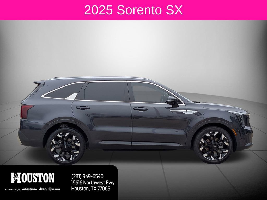 Used 2025 Kia Sorento SX image 2