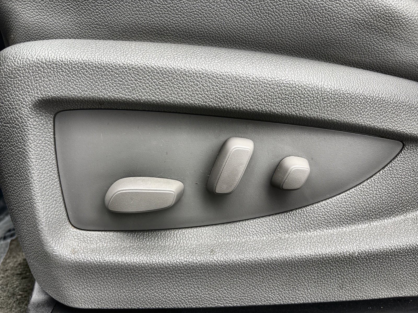 Used 2015 Chevrolet Suburban LT image 19