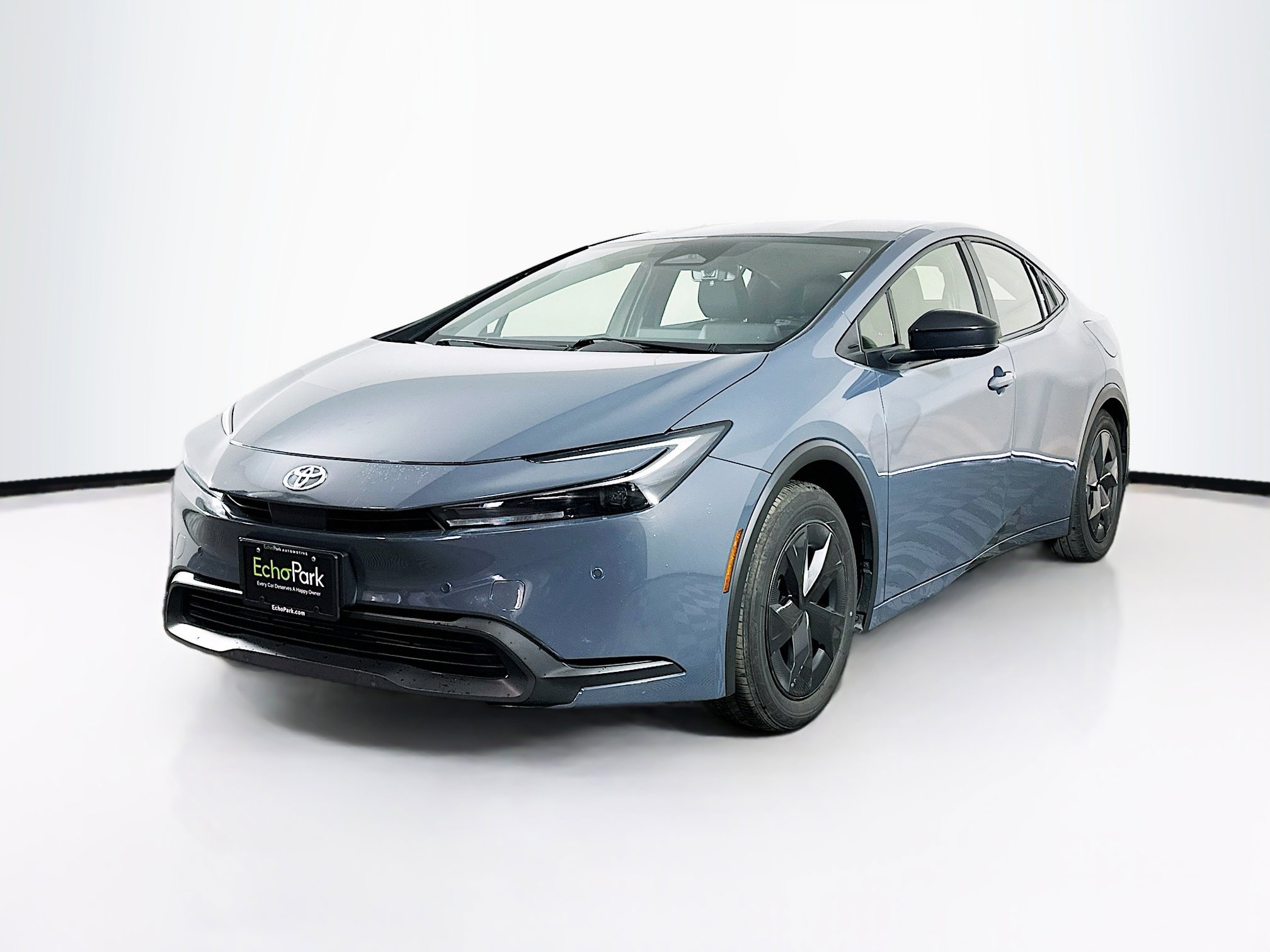 Used 2023 Toyota Prius LE image 3
