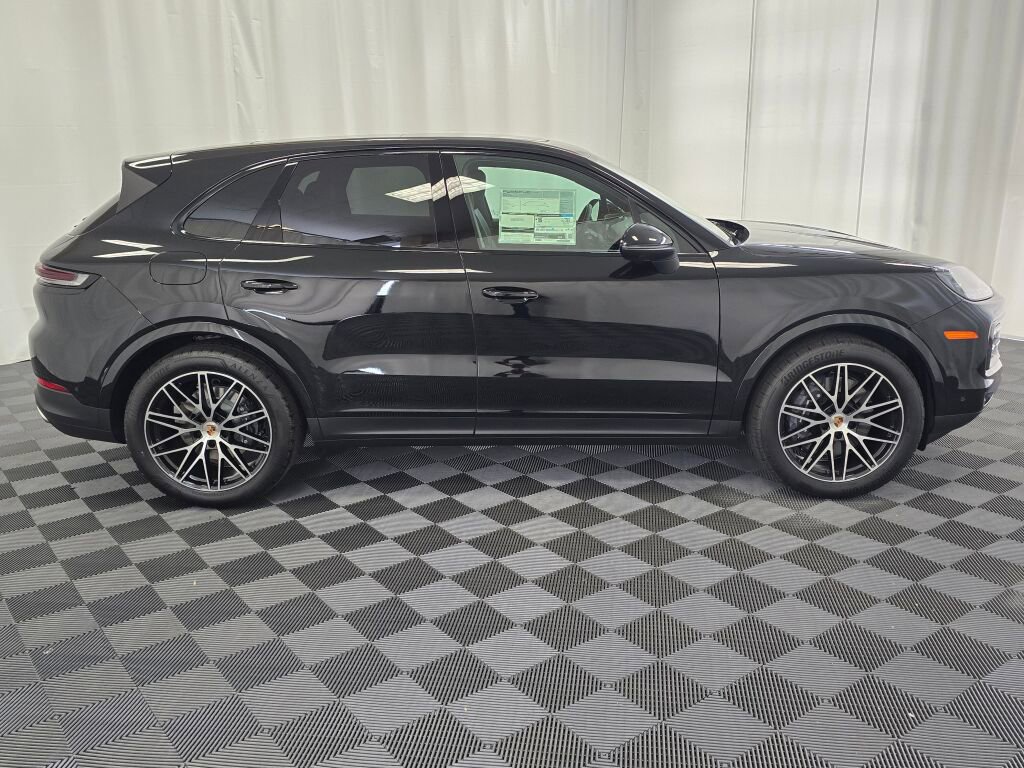 Certified 2025 Porsche Cayenne image 8