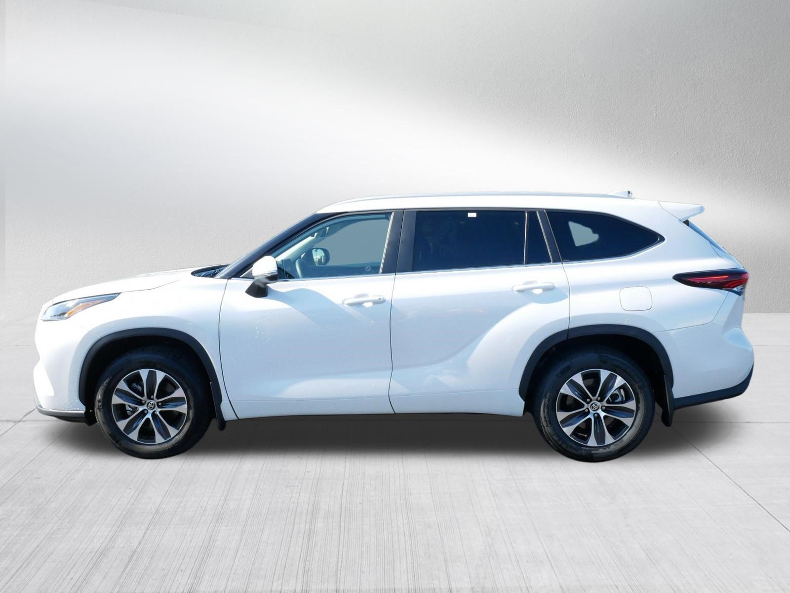 Certified 2026 Toyota Highlander XLE AWD/4WD image 4