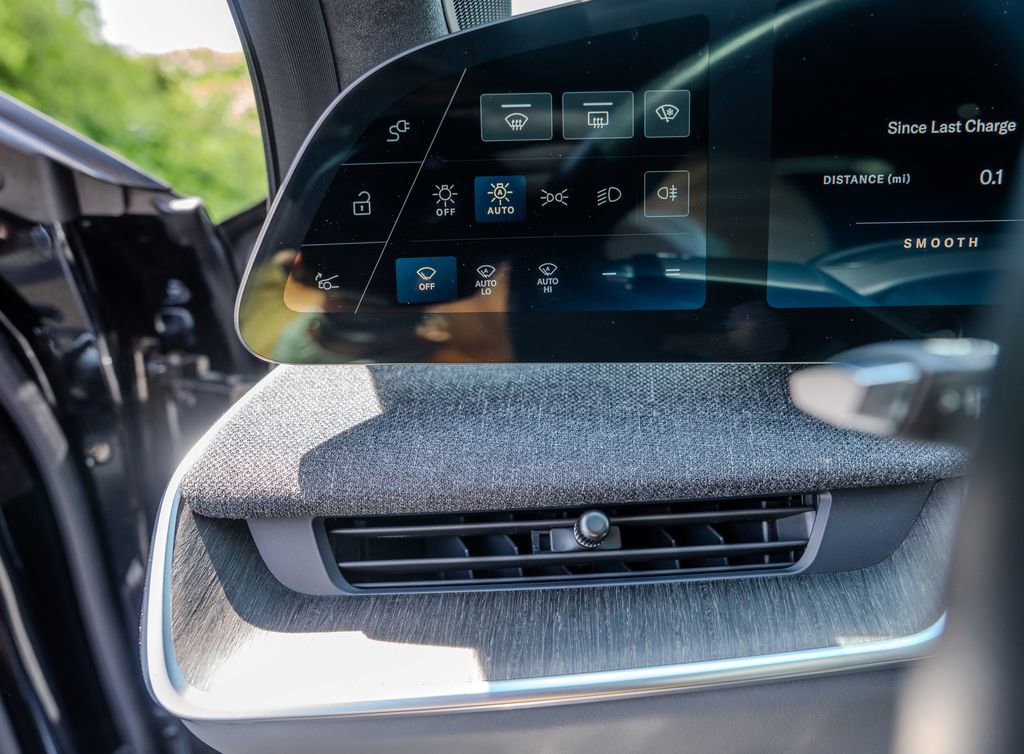 Used 2024 Lucid Air Pure image 8