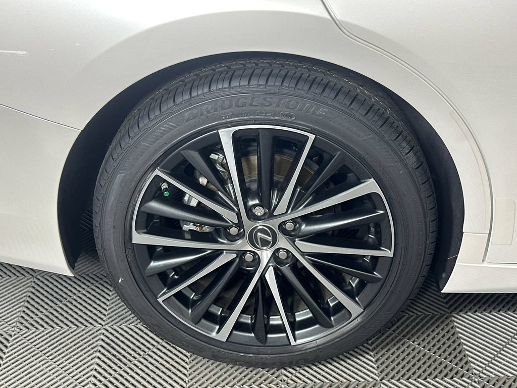 Used 2024 Lexus ES 300h w/ Premium Package FWD image 17