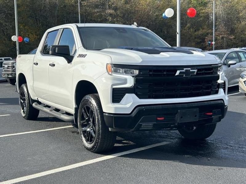 Used 2025 Chevrolet Silverado 1500 LT Trail Boss w/ Convenience Package II AWD/4WD image 3