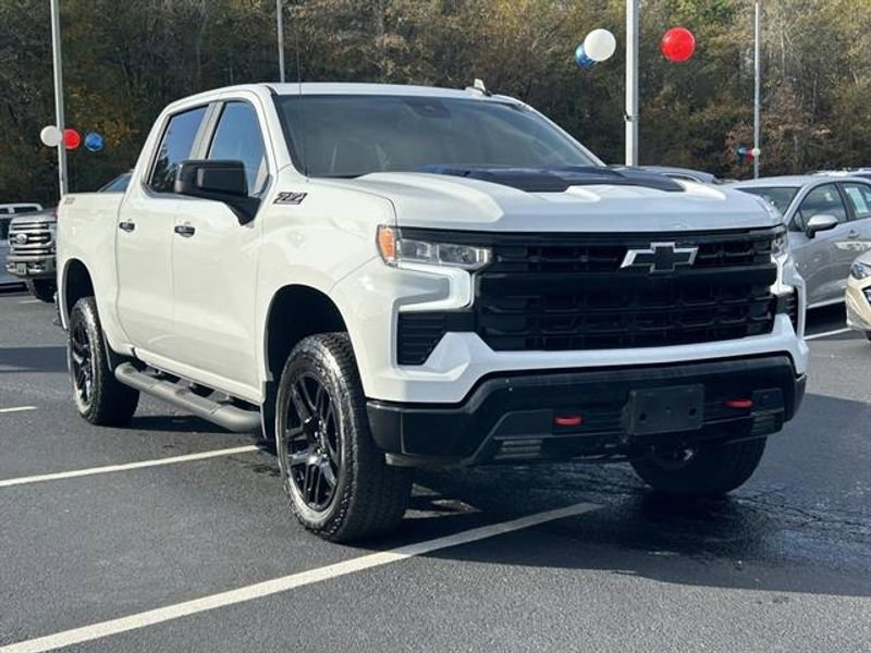 Used 2025 Chevrolet Silverado 1500 LT Trail Boss w/ Convenience Package II AWD/4WD image 3