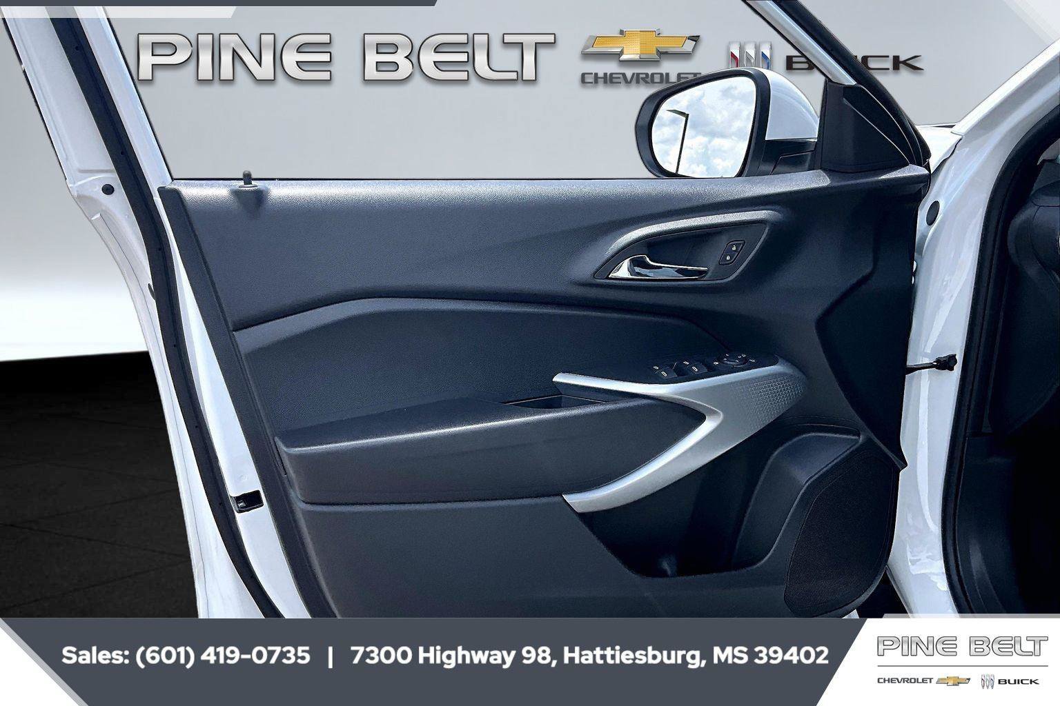 Used 2026 Chevrolet Trax LS w/ LS Convenience Package FWD image 17